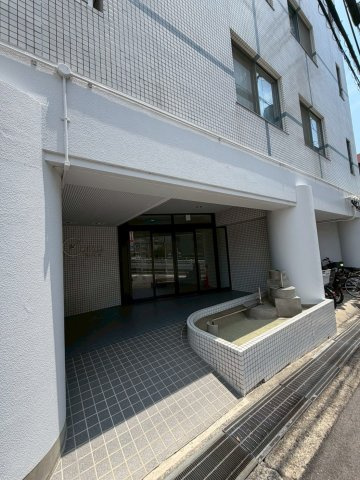 クレフ本山のエントランス