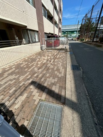 ワコーレ深江本町ソフィリアの駐車場