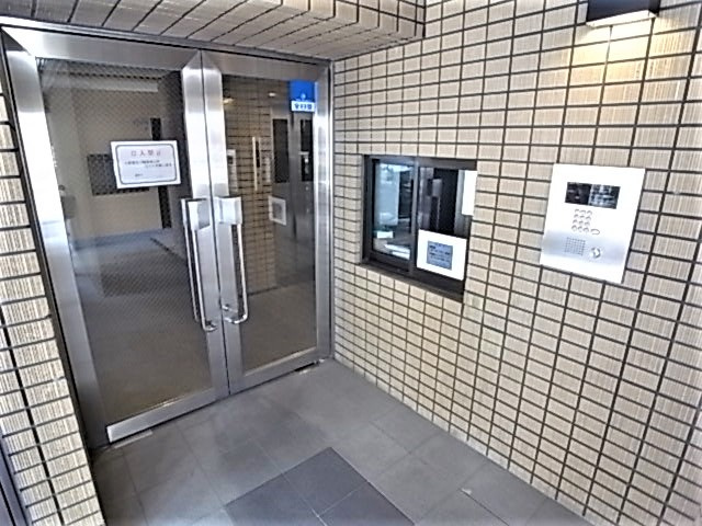 ロマネスク甲南のエントランス