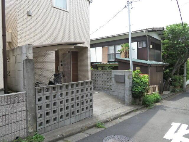 メゾン自然園のエントランス| 