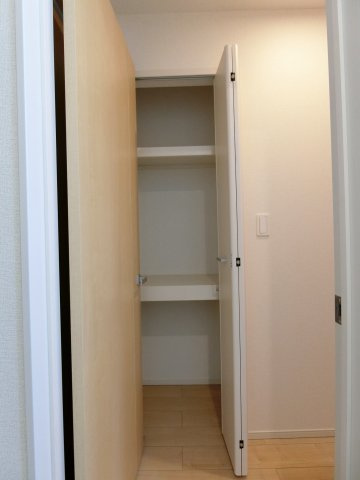 ファミリエールの収納|イメージ205号室の写真（反転あり）
