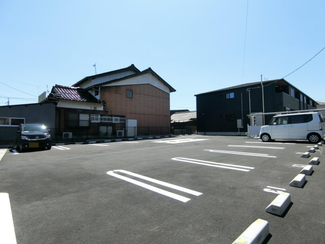 レスポアールの駐車場