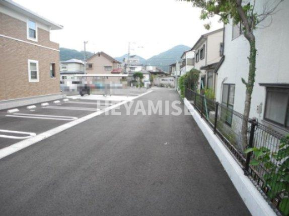 カレントハウスＤの駐車場