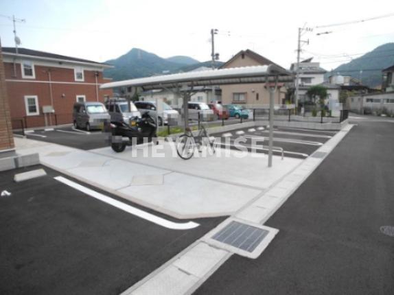 カレントハウスＤの駐車場