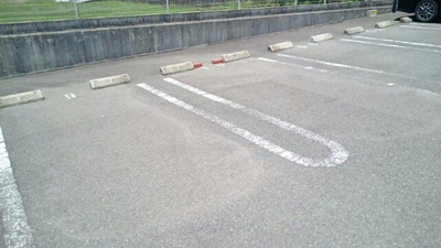 【駐車場】 | シャンペトル | 駐車場に車を止められます