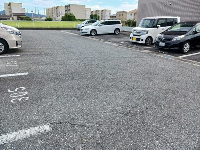 【駐車場】 | ＴＳコスモス | 車をお持ちの方に嬉しい駐車場付きの物件です