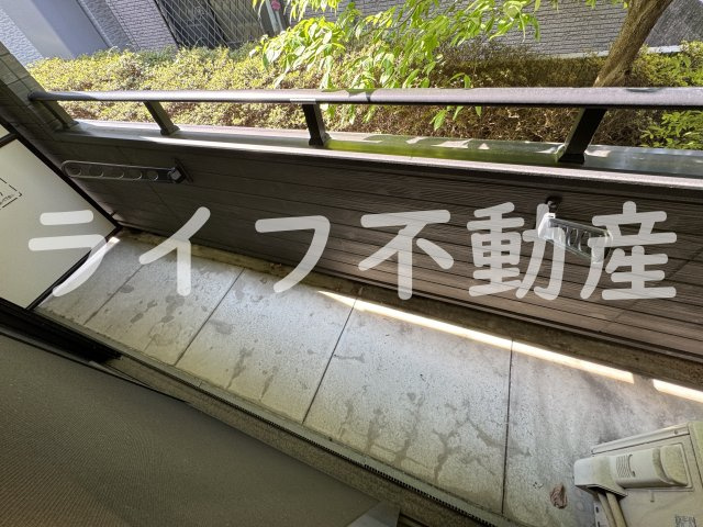 ガーデンサイドゆうゆうのバルコニー|暖かな日差しのふりそそぐバルコニー