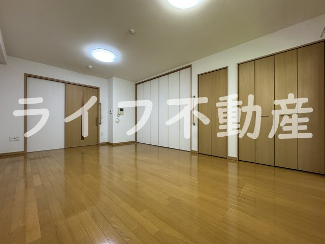 ガーデンサイドゆうゆうの居間・リビング|ゆったりとした居間です