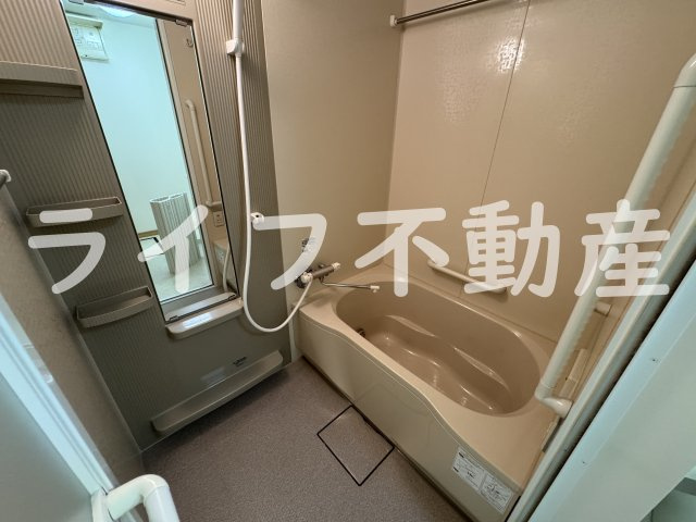 ガーデンサイドゆうゆうの浴室|落ち着いた空間のお風呂です