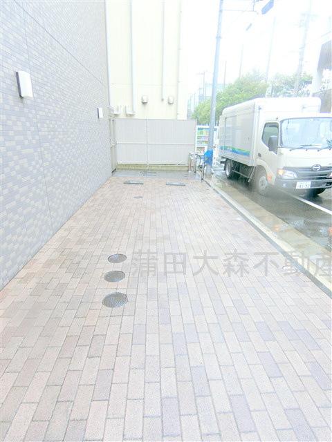 ルーブル多摩川八番館の駐車場|敷地内平置き駐車場　空き状況等詳細はお問合せください。