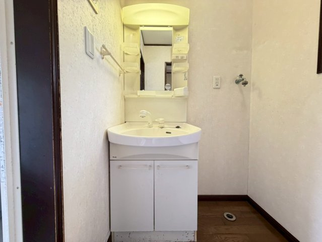 入間市東藤沢７丁目　中古戸建の独立洗面台|6/16　撮影