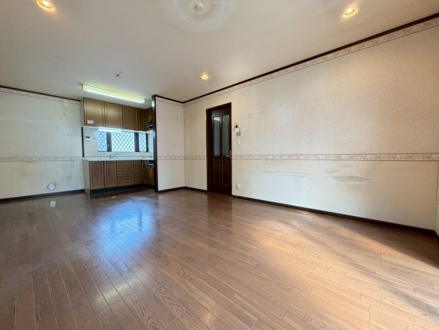 入間市東藤沢７丁目　中古戸建の居間・リビング|6/16　撮影