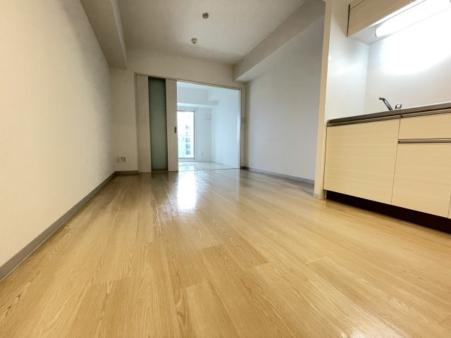 【居間・リビング】CREST CENTRAL BLDG.