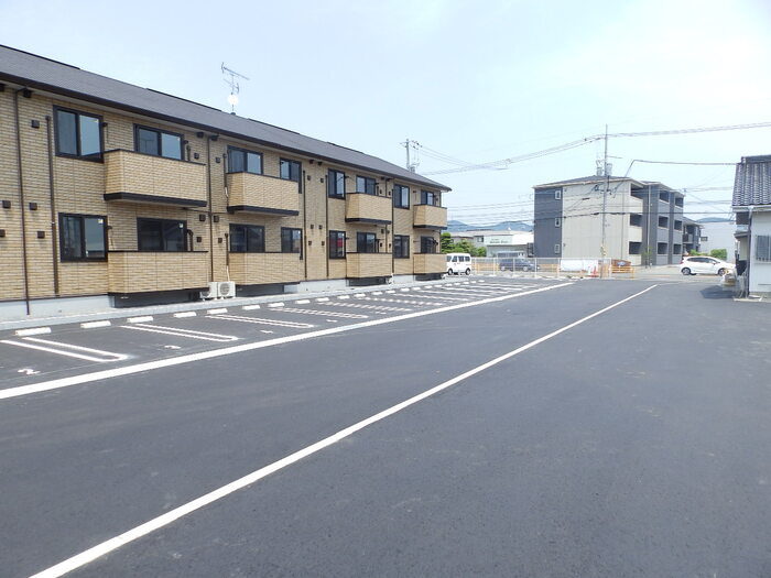 ルナソイアの駐車場