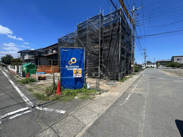 新築　高崎市下佐野町　Blooming　Garden　１号棟の前面道路含む現地写真|現地写真　　東側接道幅員約6ｍ　南側接道幅員約4.6ｍ