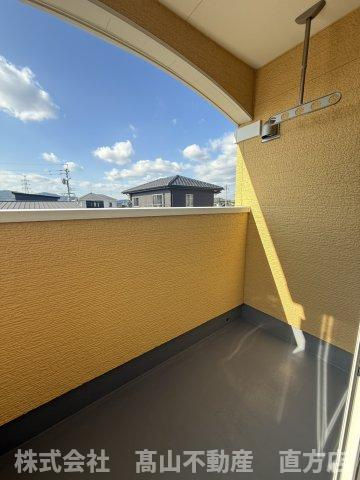 直方市大字感田のアパートのバルコニー