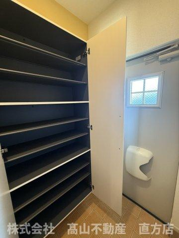 直方市大字感田のアパートの玄関