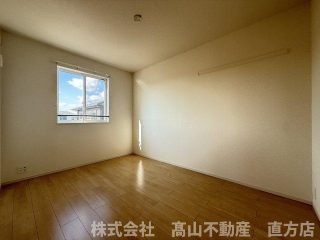 直方市大字感田のアパートの居間・リビング