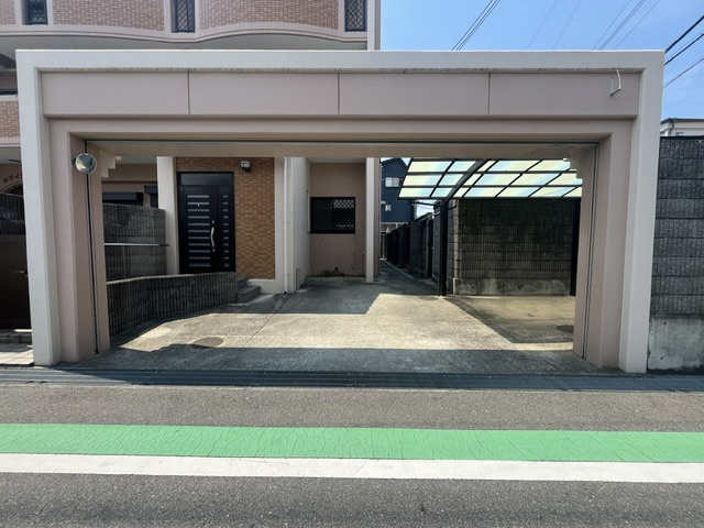 ホワイトロートスのエントランス