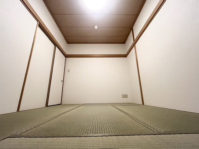 ホワイトロートスの和室