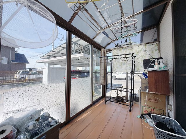 【中古戸建】前橋市宮地町のバルコニー|■サンルーム｜1階にはサンルームをご用意しております♪日当たりも良く、お洗濯も安心です！