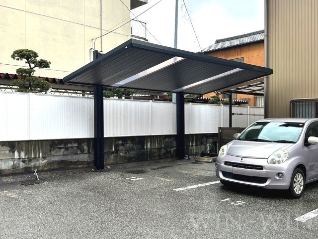トーシンハイツ向山の駐車場