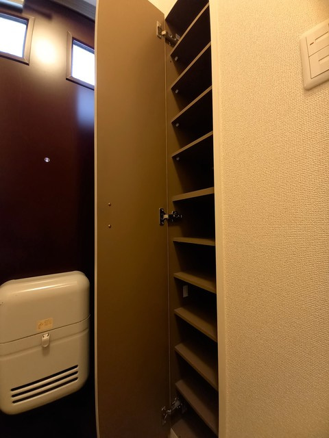 カームプレイＡ棟の玄関