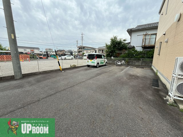 リバーサイド花長の駐車場