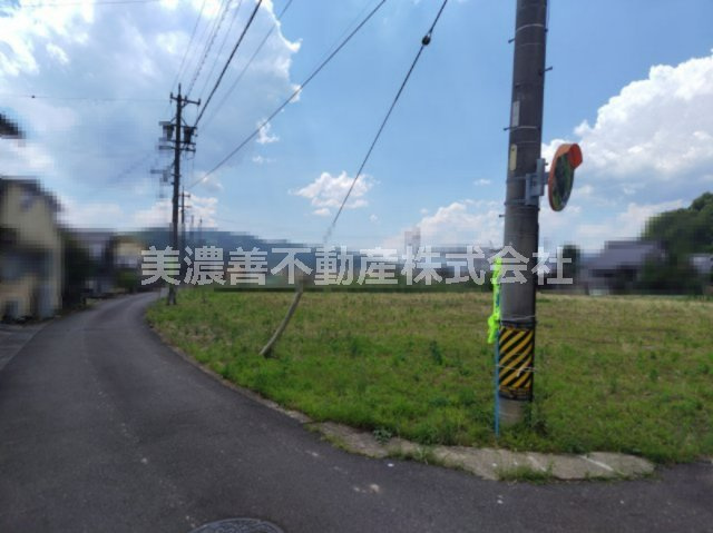 ６２７９０　山県市高富土地の前面道路含む現地写真