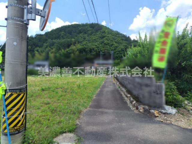 ６２７９０　山県市高富土地の前面道路含む現地写真