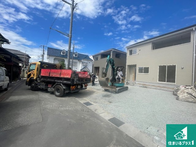 揖保郡太子町鵤　第6期　新築一戸建ての前面道路含む現地写真|周辺は閑静な住宅街！前面道路広々で車の出し入れも便利です。駐車が苦手な方でも安心して車庫入れできます！