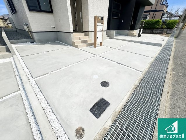 神戸市北区鹿の子台北町　第1期　新築一戸建ての駐車場|並列２台駐車可能！ゆとりの駐車スペースで車庫入れもスムーズ！

