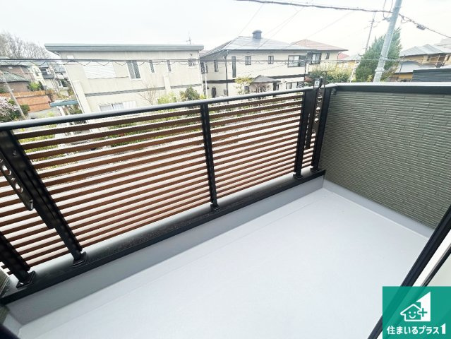 神戸市北区鹿の子台北町　第1期　新築一戸建てのバルコニー|南側に面したバルコニーですので明るい日差しを取り込み洗濯物をしっかり乾かしてくれます。
