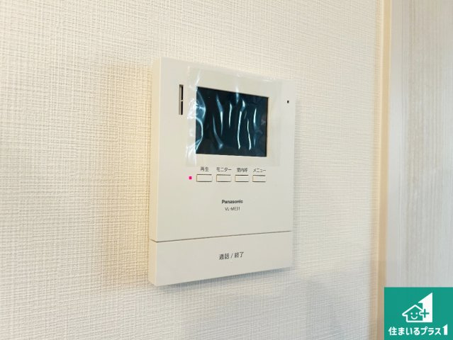 神戸市北区鹿の子台北町　第1期　新築一戸建ての防犯設備|カラーモニターインターホン！声だけでなく来訪者の姿や顔がモニターで確認できるので、小さなお子様がいらっしゃるご家庭でも安心できます！