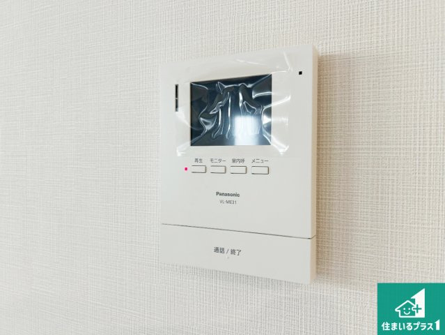 神戸市北区鹿の子台北町　第1期　新築一戸建ての防犯設備|カラーモニターインターホン！声だけでなく来訪者の姿や顔がモニターで確認できるので、小さなお子様がいらっしゃるご家庭でも安心できます！