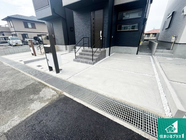 神戸市北区鹿の子台北町　第1期　新築一戸建ての駐車場|並列２台駐車可能！ゆとりの駐車スペースで車庫入れもスムーズ！


