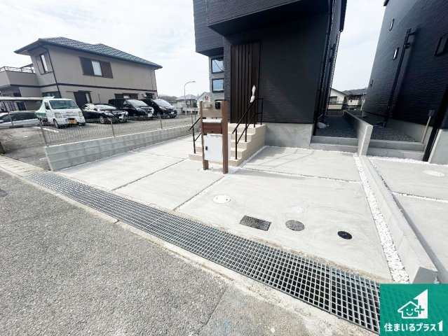 神戸市北区鹿の子台北町　第1期　新築一戸建ての駐車場|並列２台駐車可能！ゆとりの駐車スペースで車庫入れもスムーズ！


