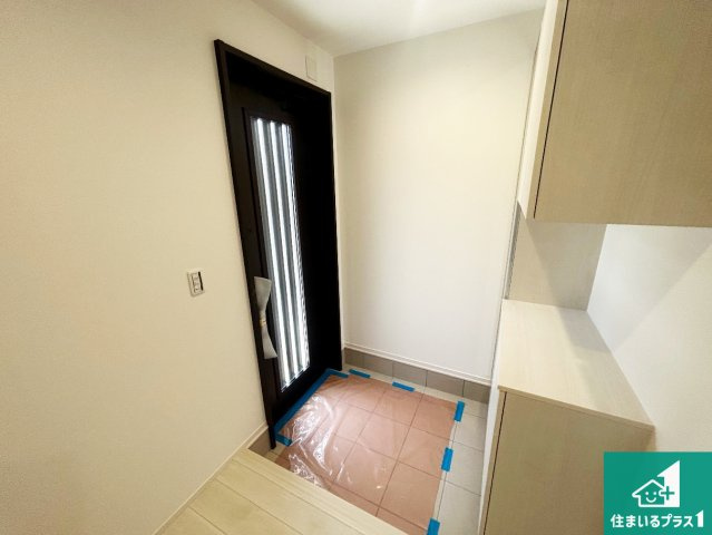 神戸市北区鹿の子台北町　第1期　新築一戸建ての玄関|シューズボックスにはたくさんの靴が収納できるので玄関周りはいつもスッキリ！ご家族が増えても安心！