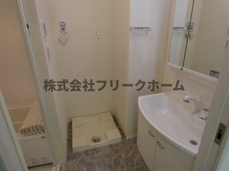 武蔵野市吉祥寺本町４丁目のアパートの独立洗面台