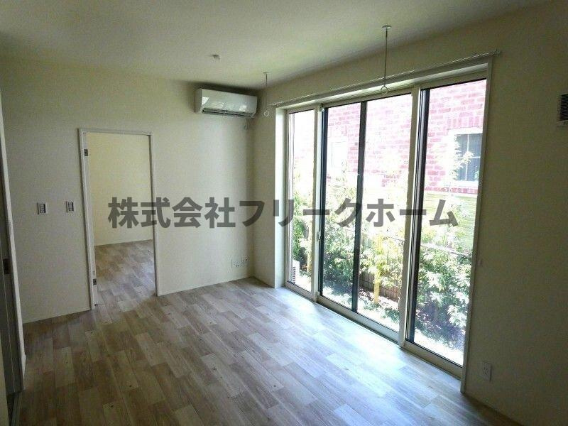 武蔵野市吉祥寺本町４丁目のアパートの居間・リビング