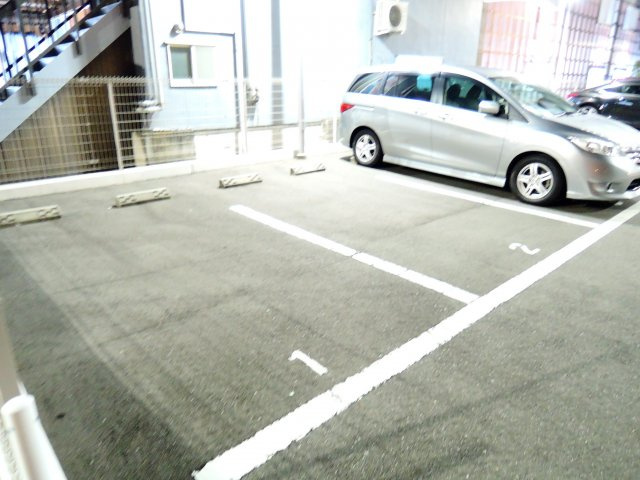 カンナビーノの駐車場