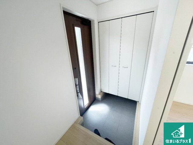 揖保郡太子町鵤　第6期　新築一戸建ての玄関|シューズボックスにはたくさんの靴が収納できるので玄関周りはいつもスッキリ！ご家族が増えても安心！