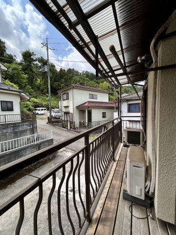 あきる野市牛沼中古戸建♪各室収納、駐車場2台可能です☆のバルコニー