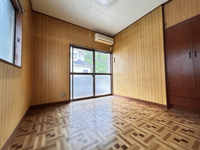 あきる野市牛沼中古戸建♪各室収納、駐車場2台可能です☆の洋室