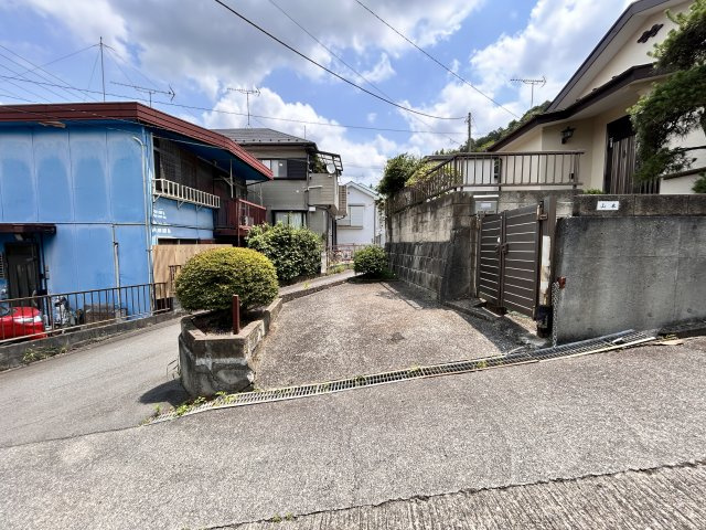 あきる野市牛沼中古戸建♪各室収納、駐車場2台可能です☆の駐車場