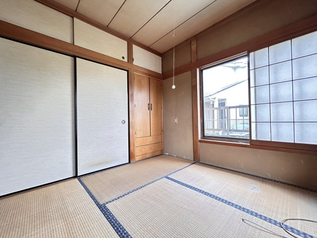 あきる野市牛沼中古戸建♪各室収納、駐車場2台可能です☆の和室