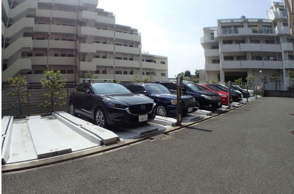 イトーピア緑地公園の駐車場