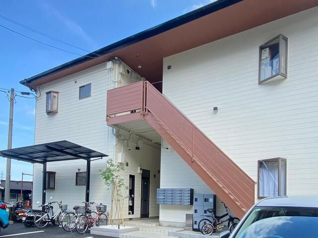 コーポ逆井の外観|おしゃれな外観です