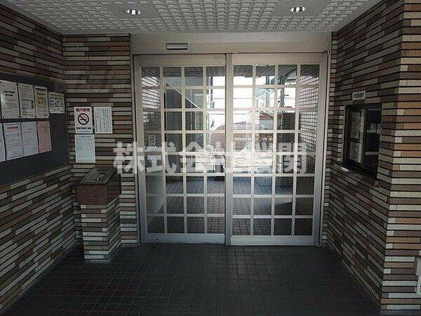 クリオ神奈川新町壱番館のエントランス