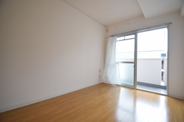 コーポレート西船橋の子供部屋|明るい部屋です